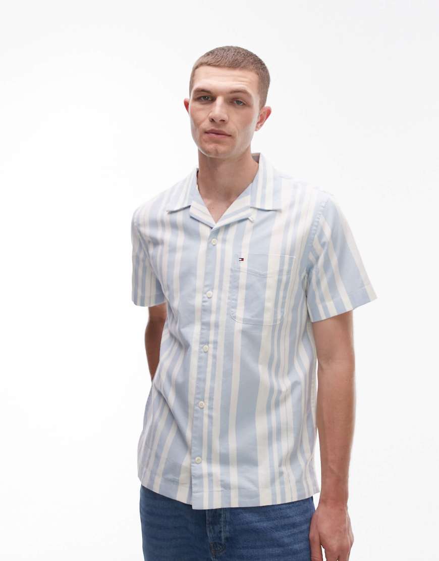Tommy Hilfiger - Kurzärmliges Hemd in Blau mit normalem Schnitt und Streifenmuster von Tommy Hilfiger