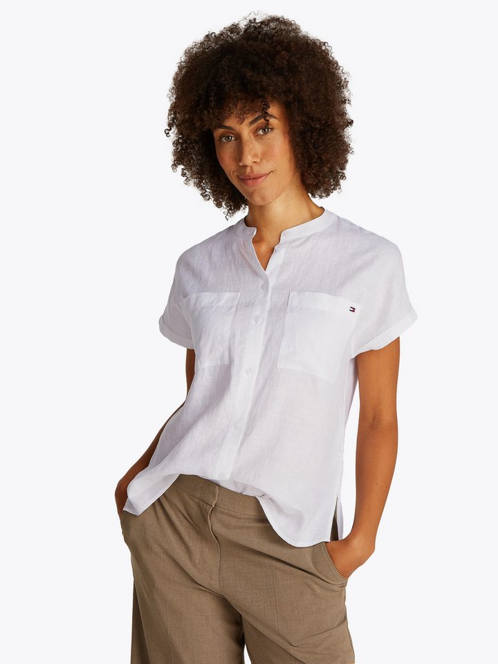 Tommy Hilfiger Kurzarmbluse ESS LINEN COLLARLESS S/S BLOUSE mit Logostickerei,kühlendes Premium Leinen von Tommy Hilfiger