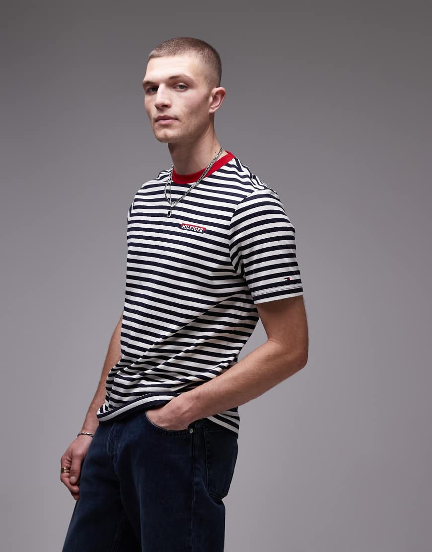 Tommy Hilfiger - Mehrfarbiges, gestreiftes T-Shirt mit Grafikprint-Bunt Tommy Hilfiger - Mehrfarbiges, gestreiftes T-Shirt mit Grafikprint-Bunt von Tommy Hilfiger