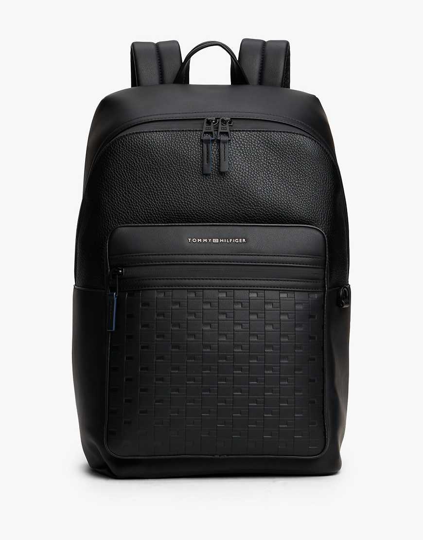 Tommy Hilfiger - Modern - Rucksack in Schwarz mit verschiedenen Texturen und Flaggen-Strukturmuster von Tommy Hilfiger