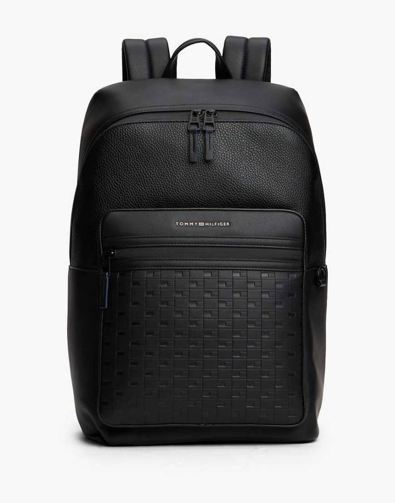 Tommy Hilfiger - Modern - Rucksack in Schwarz mit verschiedenen Texturen und Flaggen-Strukturmuster von Tommy Hilfiger