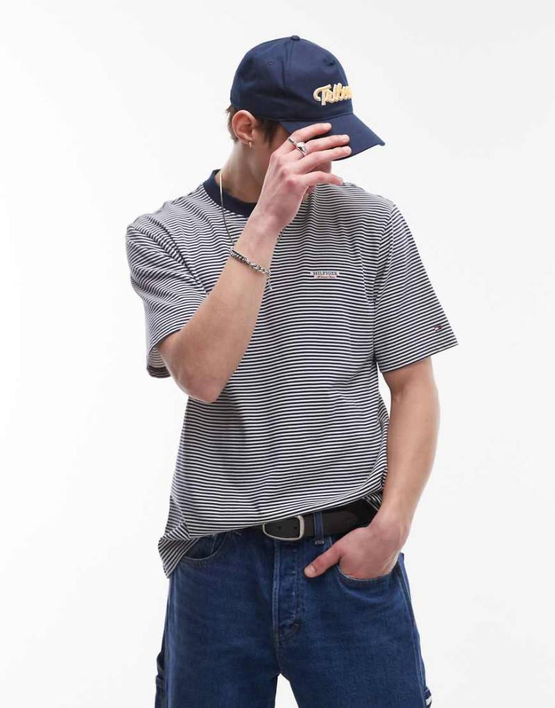 Tommy Hilfiger - Monotype - T-Shirt in Marineblau gestreift von Tommy Hilfiger