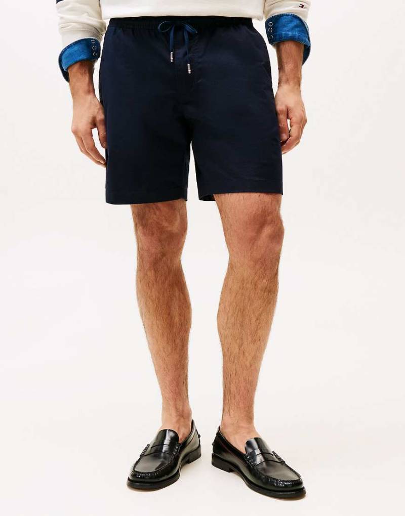 Tommy Hilfiger - Paper Touch - Shorts in Marineblau, in regulärer Passform von Tommy Hilfiger