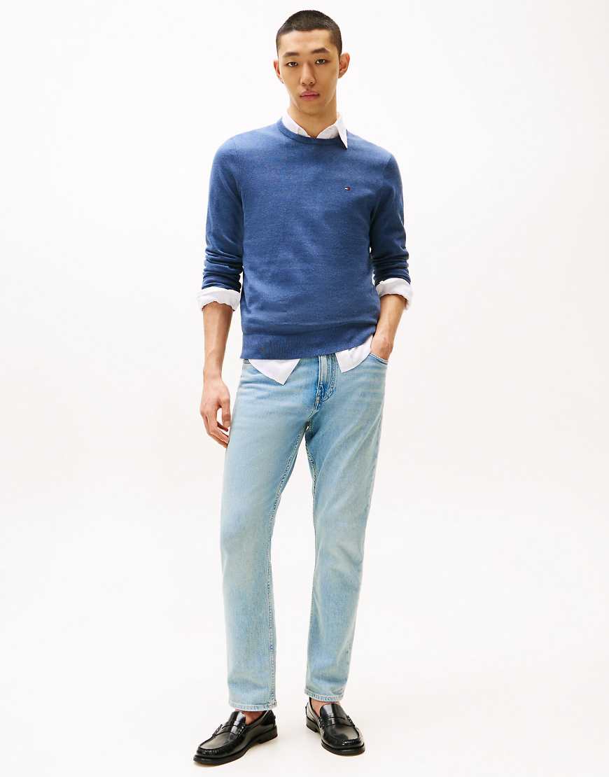 Tommy Hilfiger - Pullover in Hellblau mit Flaggenstickerei und Rundhalsausschnitt von Tommy Hilfiger