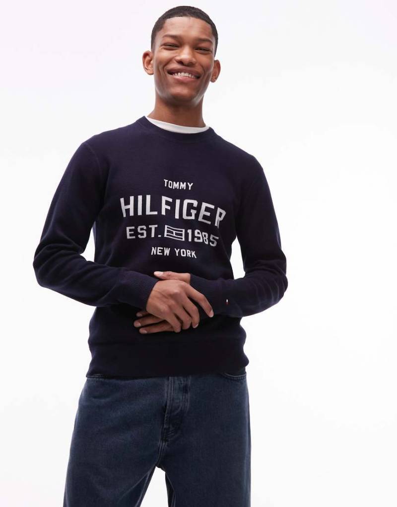 Tommy Hilfiger - Pullover in Marineblau mit College-Logo von Tommy Hilfiger