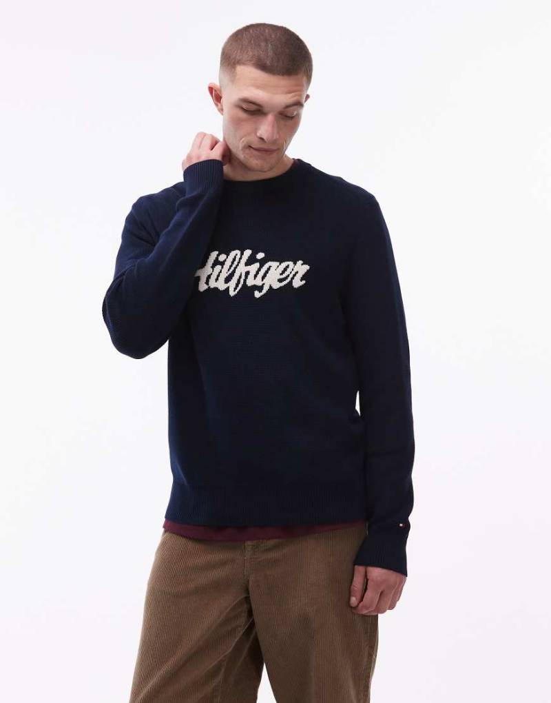 Tommy Hilfiger - Pullover in Marineblau mit großem, zentriertem Logo in Bubble-Schrift von Tommy Hilfiger