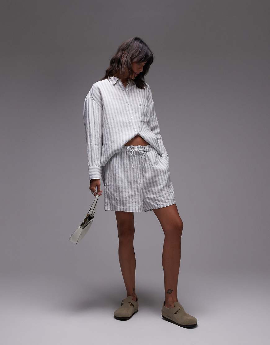 Tommy Hilfiger - Pure - Shorts aus Leinenmix in Beige mit weitem Bein-Weiß Tommy Hilfiger - Pure - Shorts aus Leinenmix in Beige mit weitem Bein-Weiß von Tommy Hilfiger