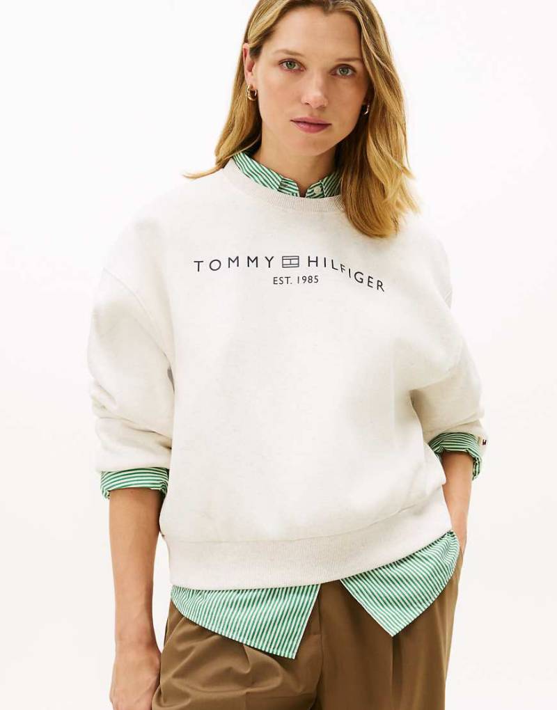 Tommy Hilfiger - Relaxed-Fit-Sweatshirt aus Flex-Fleece in Weiß mit Rundhalsausschnitt von Tommy Hilfiger