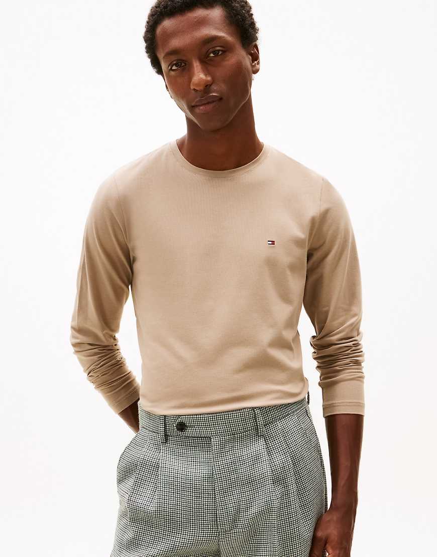 Tommy Hilfiger - Schmal geschnittenes, langärmliges T-Shirt aus Jersey in Beige-Neutral von Tommy Hilfiger