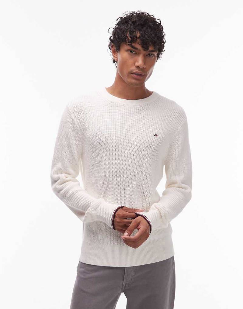 Tommy Hilfiger - Schmal zulaufender Pullover in Wollweiß mit Rundhalsausschnitt von Tommy Hilfiger