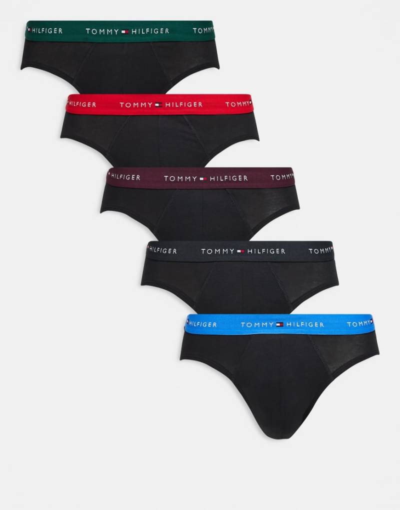 Tommy Hilfiger - Signature Essentials - 5er-Pack Baumwoll-Slips in Schwarz mit rotem/blauem/grünem Bund-Bunt von Tommy Hilfiger