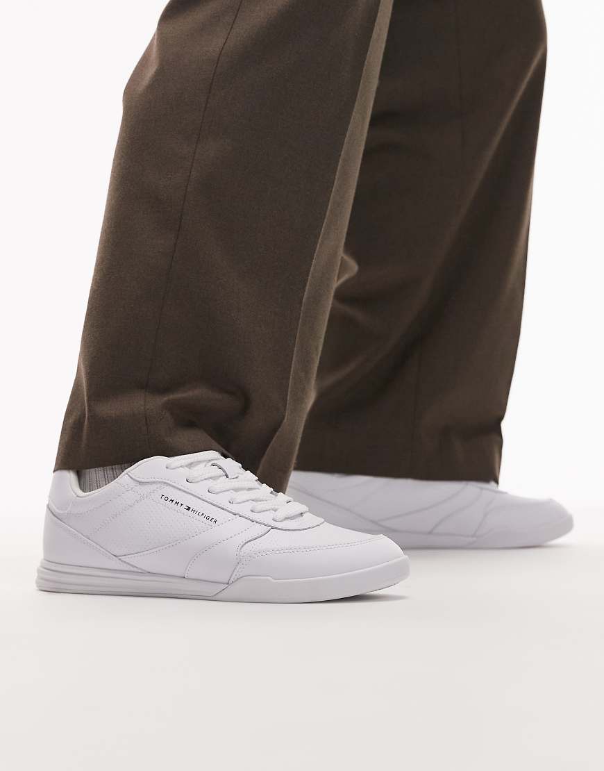 Tommy Hilfiger - Sneaker aus Leder in Weiß mit Logo und Gummisohle von Tommy Hilfiger