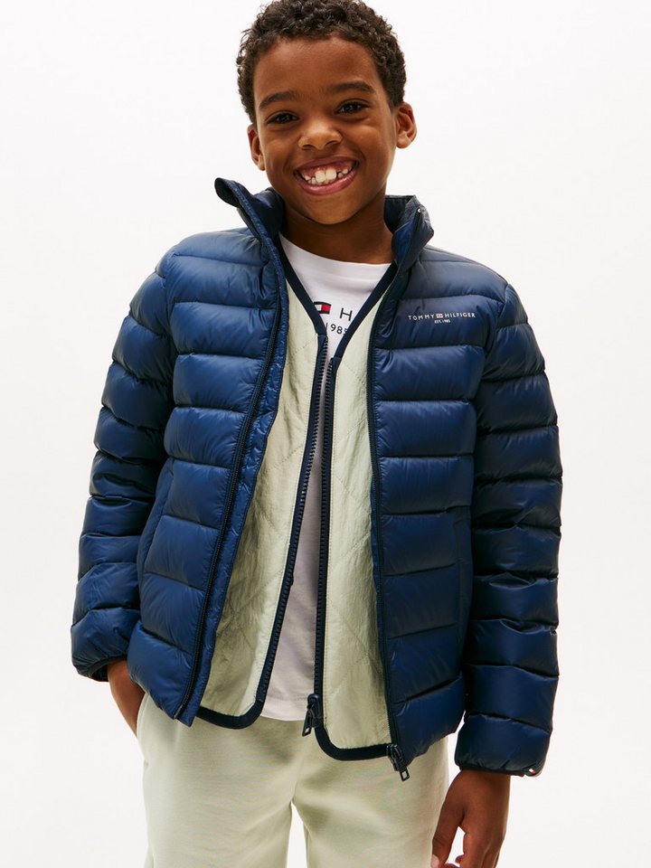 Tommy Hilfiger Steppjacke ESSENTIAL LIGHT DOWN JACKET für Kinder bis 16 Jahre, Logodruck auf der Brust von Tommy Hilfiger
