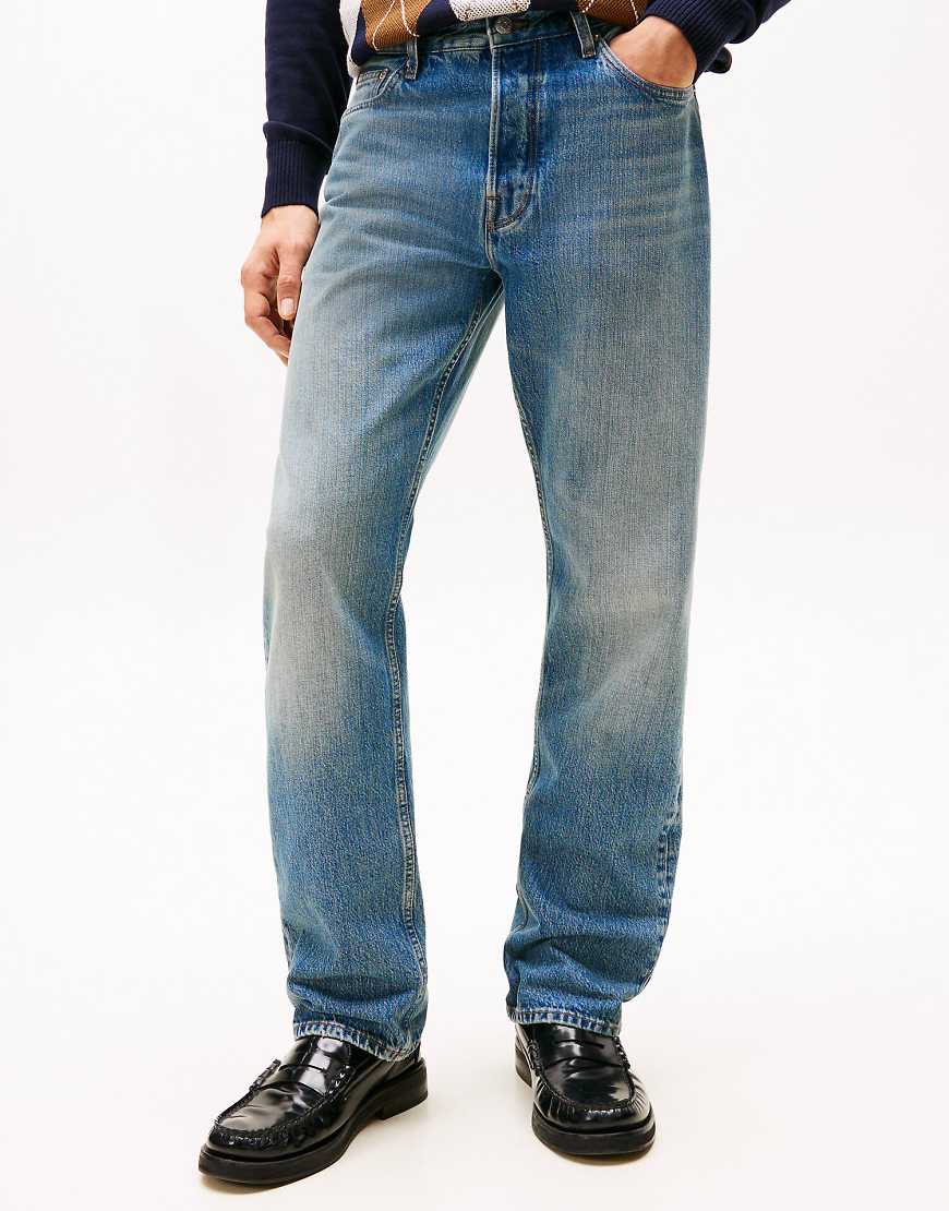 Tommy Hilfiger - Straight-Leg-Jeans in normaler Passform in Blau mit Whiskering-Effekt von Tommy Hilfiger