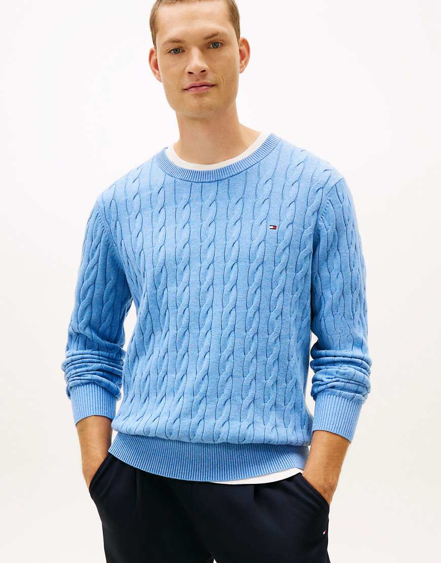 Tommy Hilfiger - Strickpullover in Blau mit Zopfmuster und Flaggenstickerei von Tommy Hilfiger