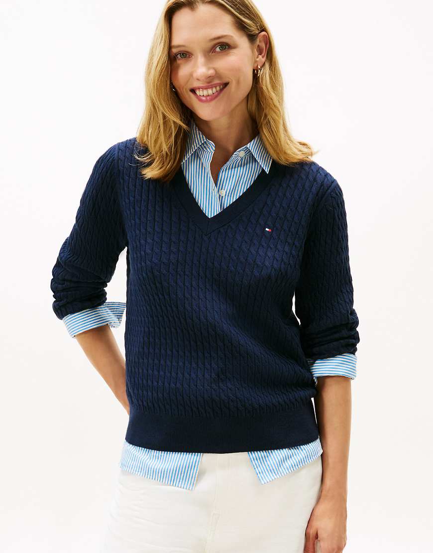 Tommy Hilfiger - Strickpullover in Dunkelblau mit V-Ausschnitt und Zopfmuster von Tommy Hilfiger