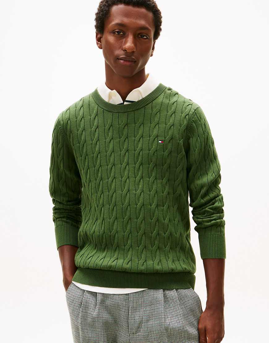 Tommy Hilfiger - Strickpullover in Dunkelgrün mit Zopfmuster und Flaggenstickerei von Tommy Hilfiger