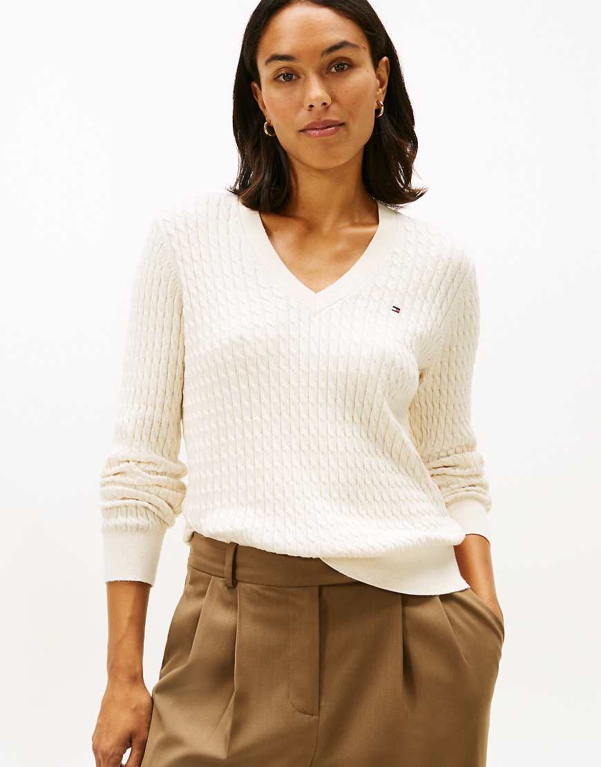 Tommy Hilfiger - Strickpullover in Weiß mit V-Ausschnitt und Zopfmuster-Neutral von Tommy Hilfiger