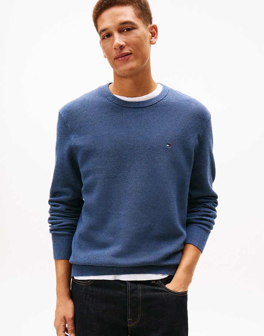 Tommy Hilfiger - Strukturierter Pullover in Blau mit Flag-Stickerei und Rundhalsausschnitt von Tommy Hilfiger