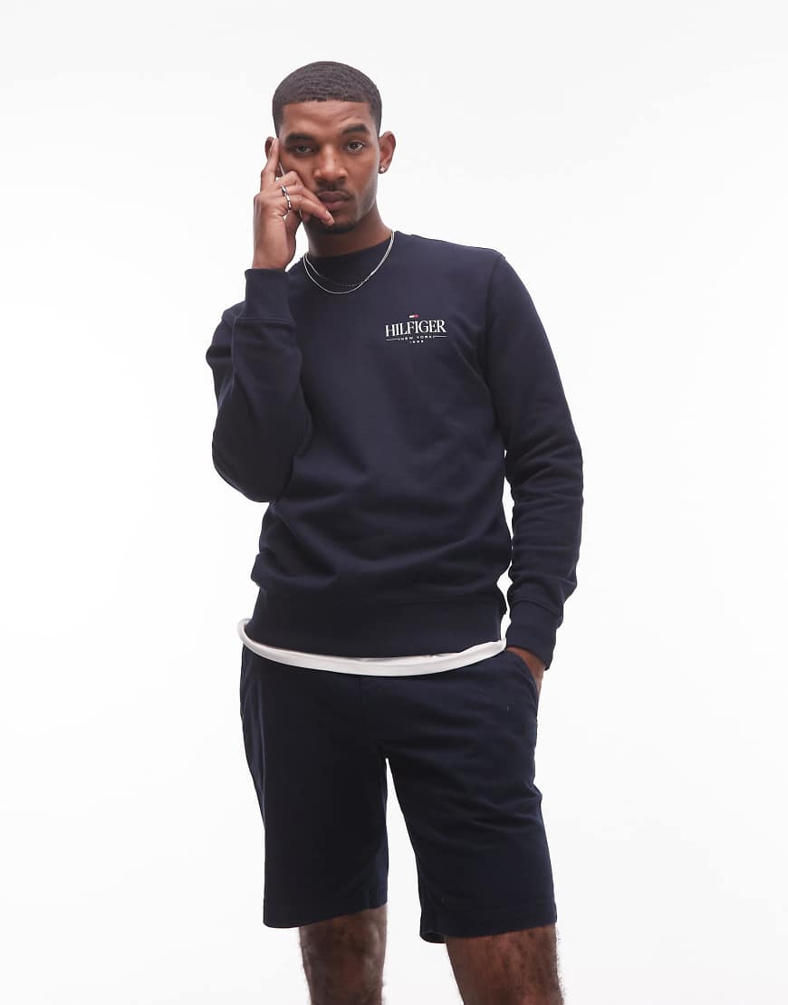 Tommy Hilfiger - Sweatshirt in Blau mit Logo und Rundhalsausschnitt von Tommy Hilfiger