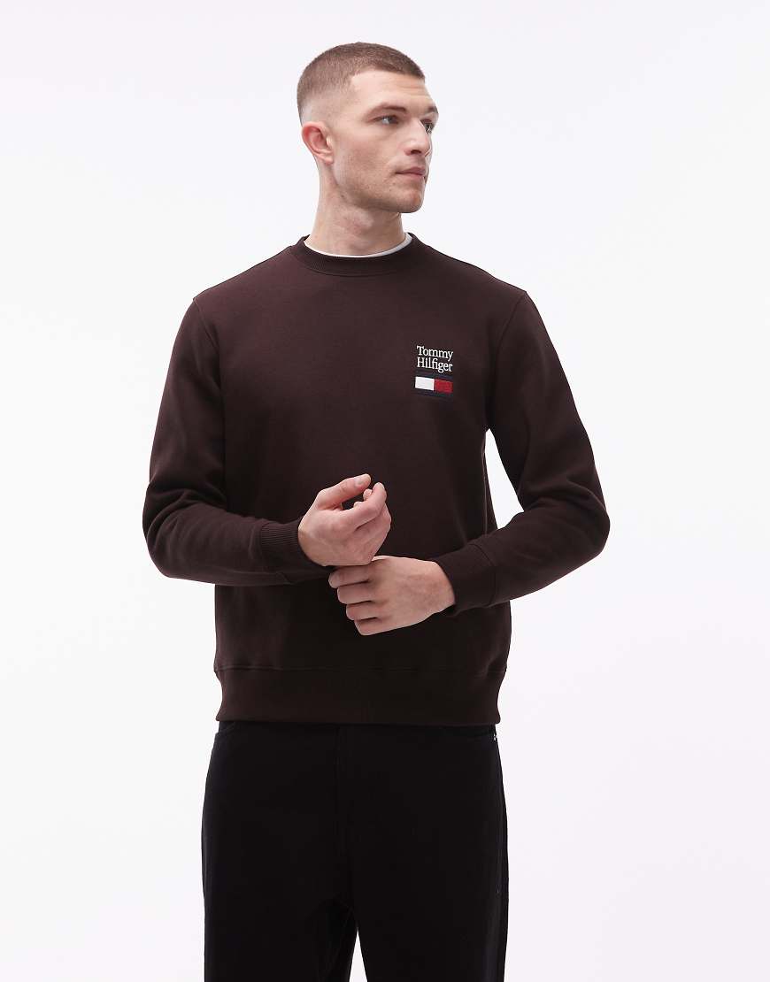 Tommy Hilfiger - Sweatshirt in Schokobraun mit aufgesticktem Flaggenlogo auf der Brust-Brown von Tommy Hilfiger