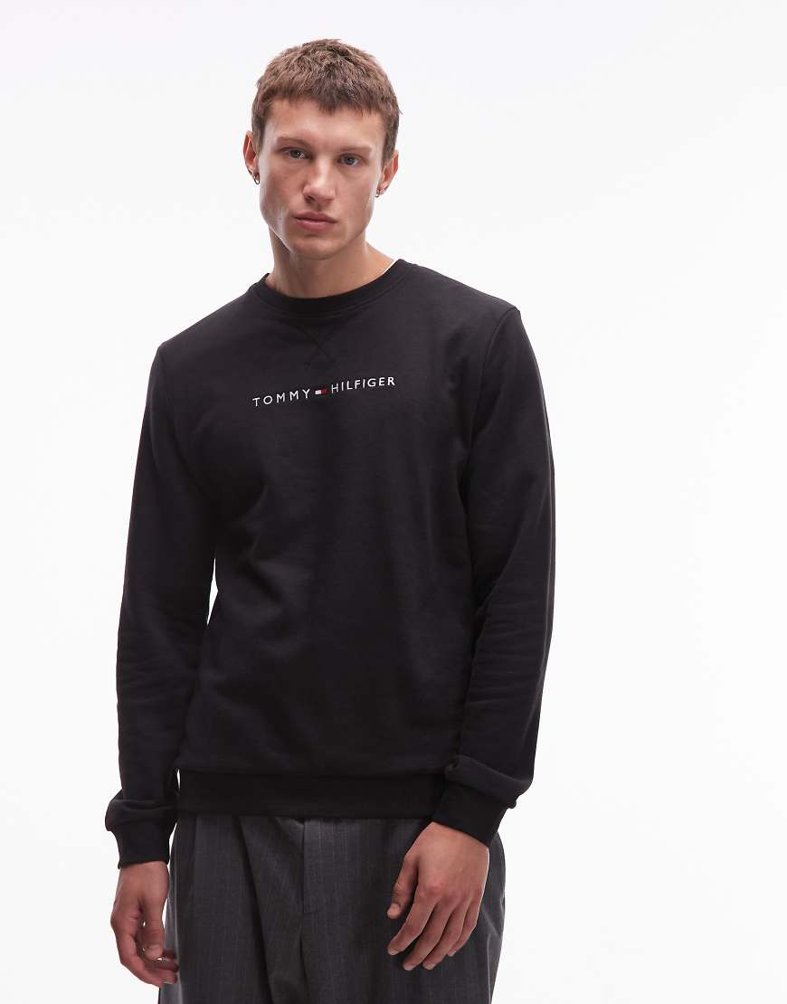 Tommy Hilfiger - Sweatshirt in Schwarz mit Logo Tommy Hilfiger - Sweatshirt in Schwarz mit Logo von Tommy Hilfiger