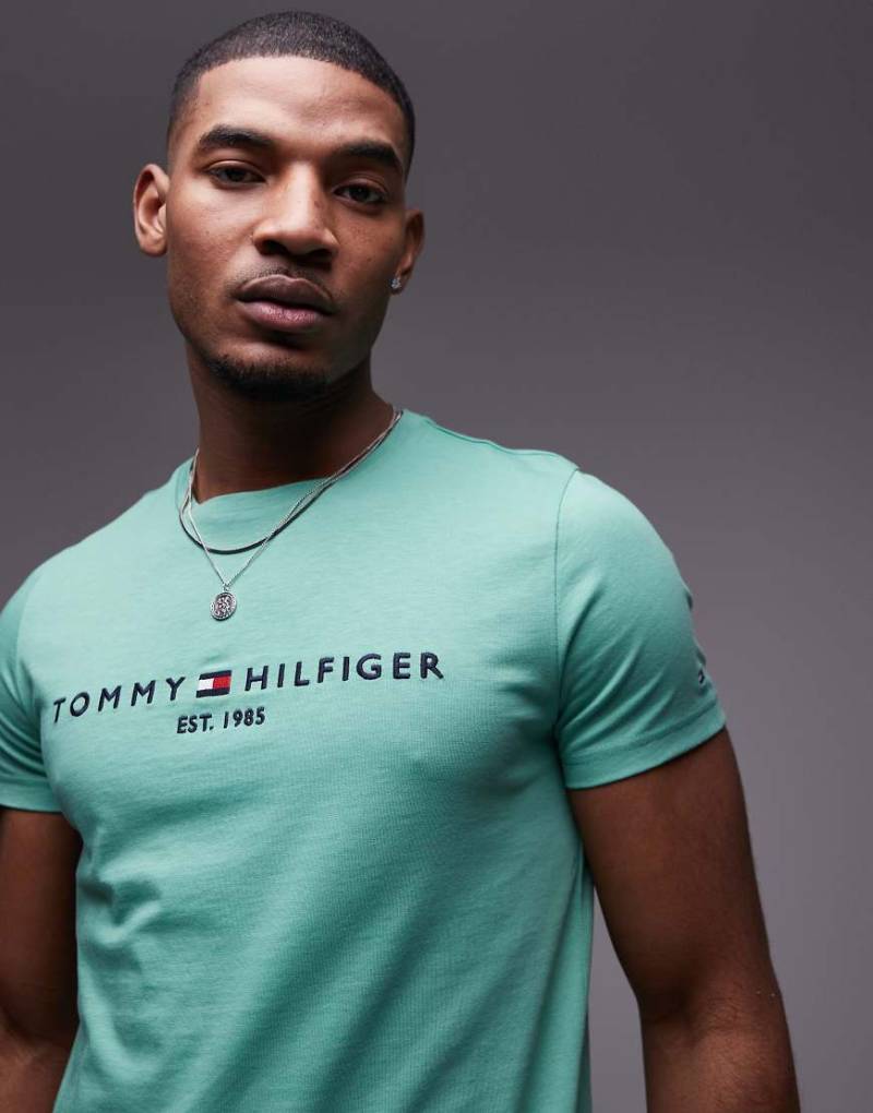 Tommy Hilfiger - T-Shirt in Grün mit Logo von Tommy Hilfiger