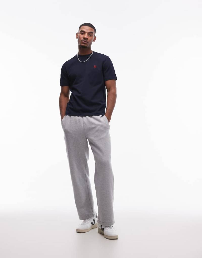 Tommy Hilfiger - T-Shirt in Marineblau mit Monogramm-Logo Tommy Hilfiger - T-Shirt in Marineblau mit Monogramm-Logo von Tommy Hilfiger