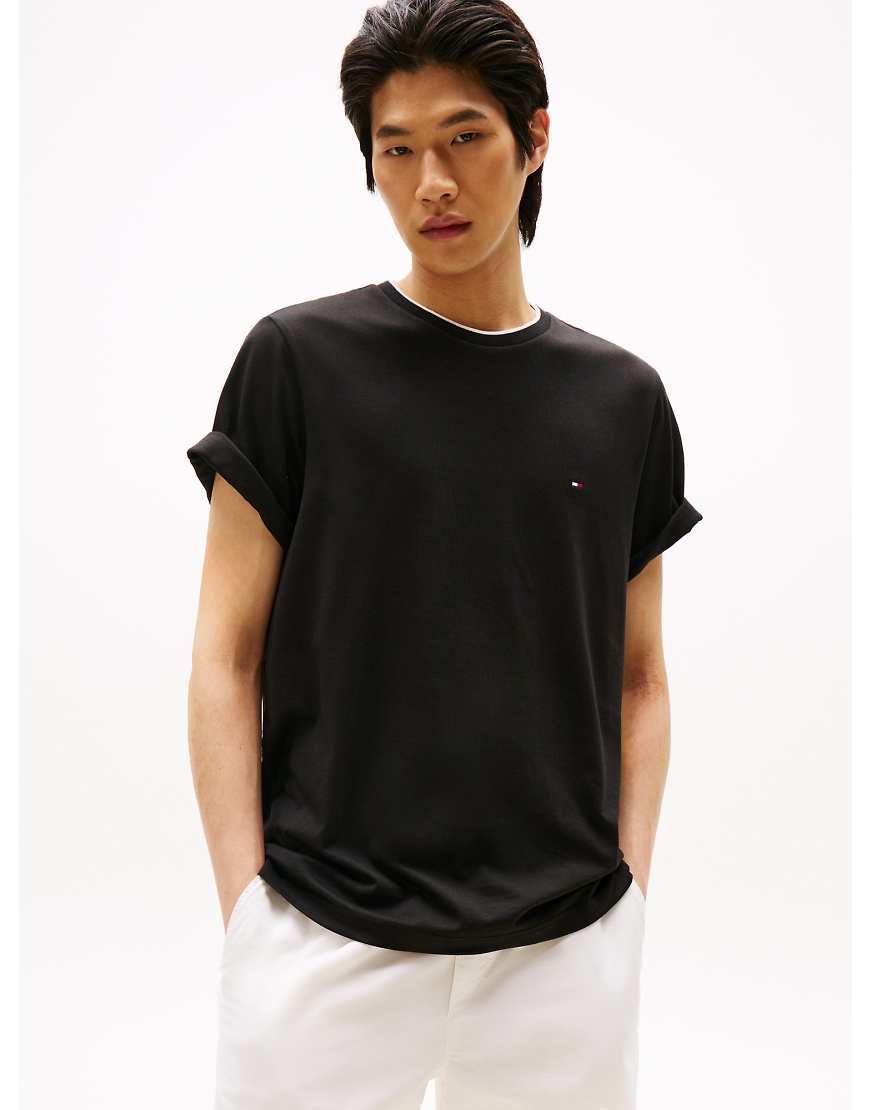 Tommy Hilfiger - T-Shirt in Schwarz mit Zierstreifen und Rundhalsausschnitt von Tommy Hilfiger