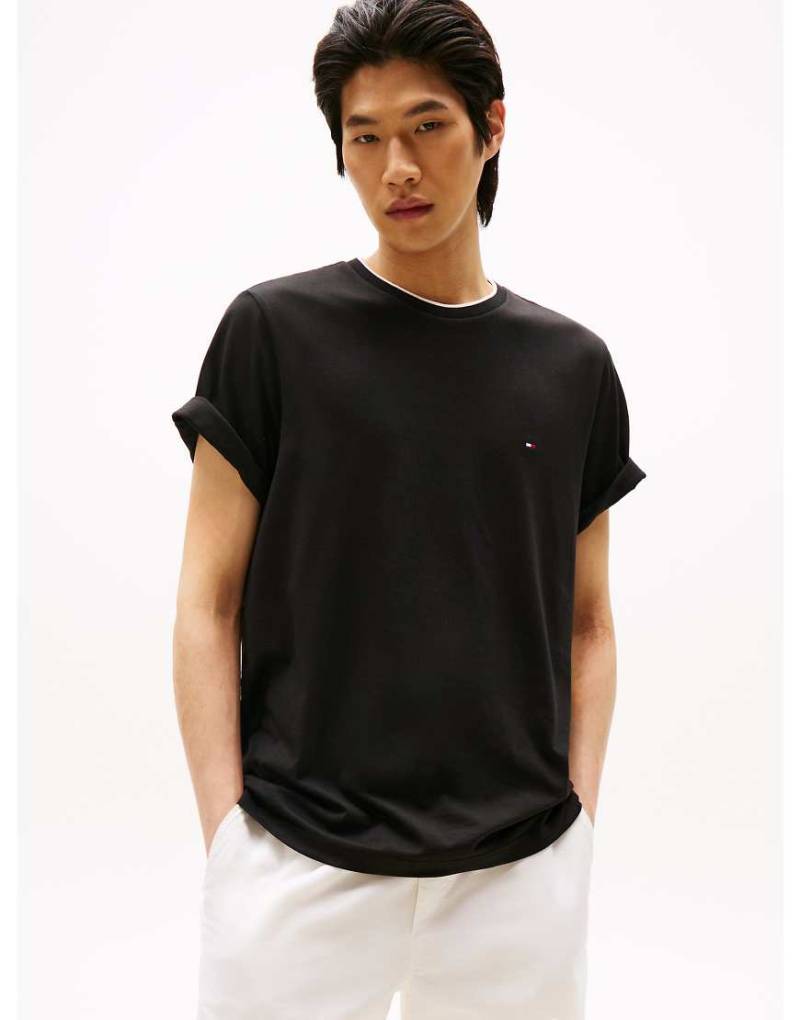 Tommy Hilfiger - T-Shirt in Schwarz mit Zierstreifen und Rundhalsausschnitt Tommy Hilfiger - T-Shirt in Schwarz mit Zierstreifen und Rundhalsausschnitt von Tommy Hilfiger