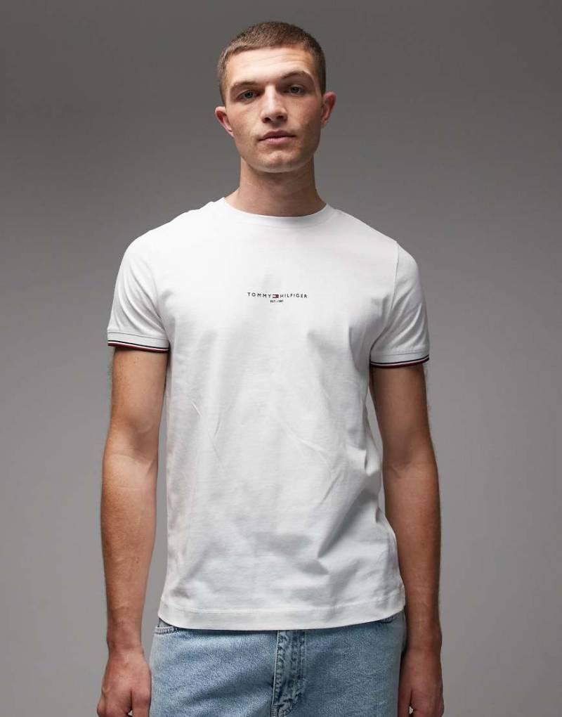 Tommy Hilfiger - T-Shirt in Weiß mit Zierstreifen und Logo von Tommy Hilfiger