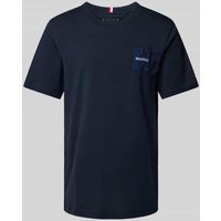 Tommy Hilfiger T-Shirt mit Label-Patch in Marine, Größe M Tommy Hilfiger T-Shirt mit Label-Patch in Marine, Größe M von Tommy Hilfiger