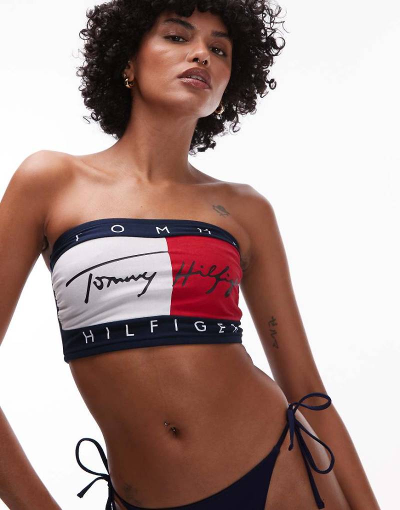 Tommy Hilfiger - Trägerloses Oberteil in Rot, Weiß und Blau mit Flaggen-Logo-Bunt von Tommy Hilfiger