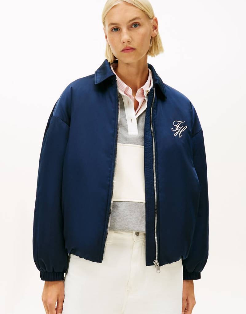 Tommy Hilfiger - Wasserabweisende, wattierte Relaxed-Fit-Jacke aus Satin in Dunkelblau von Tommy Hilfiger