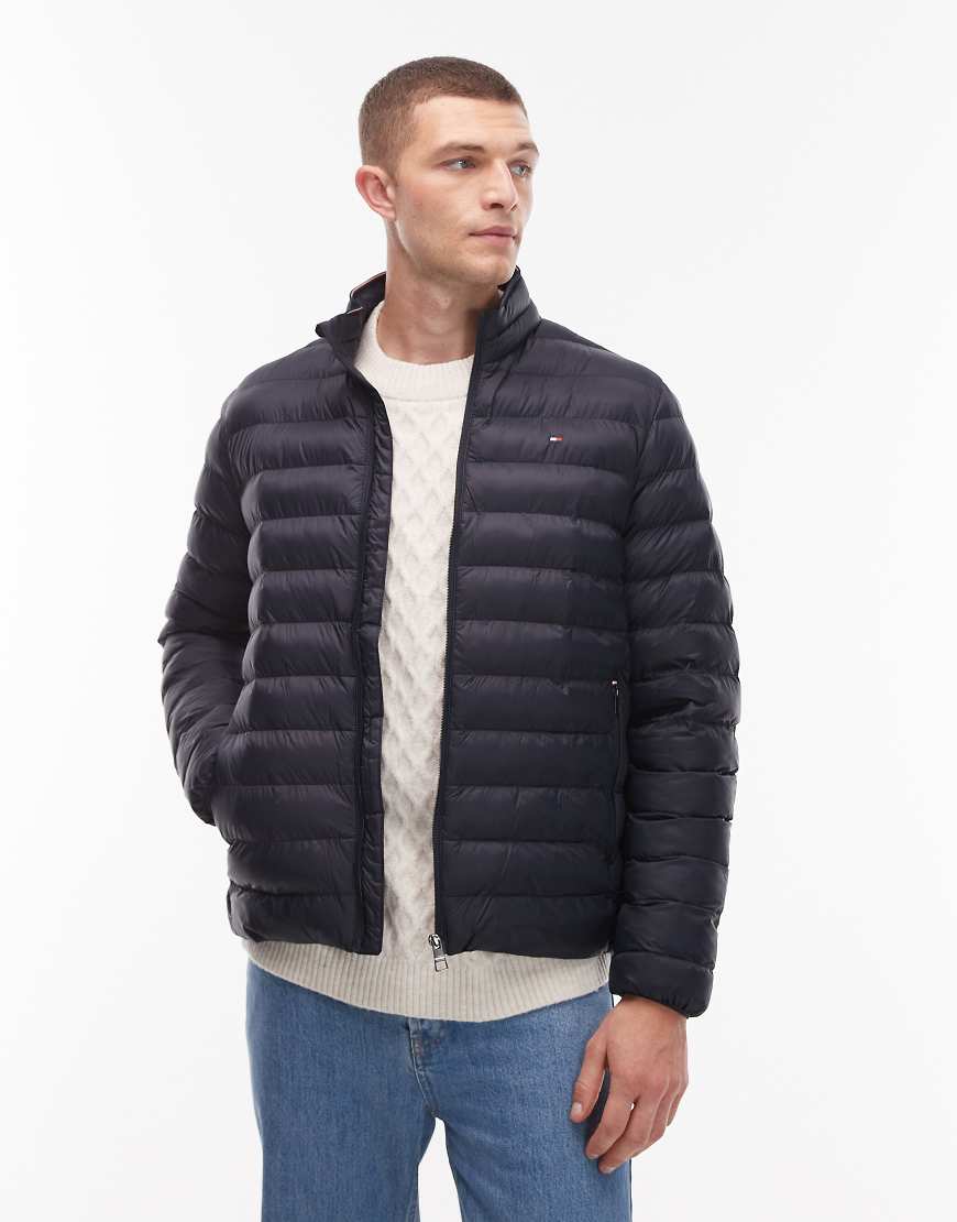 Tommy Hilfiger - Wattierte Jacke in Marineblau, verstaubar von Tommy Hilfiger