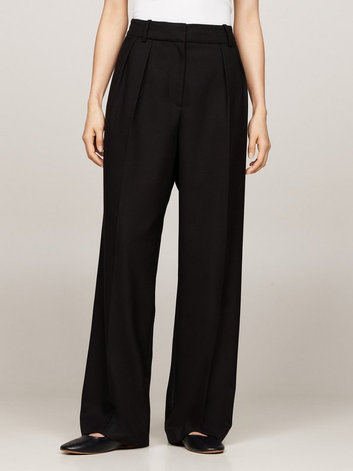 Tommy Hilfiger Webhose MD CORE RELAXED STRAIGHT PANT mit Logostickerei auf der Rückseite von Tommy Hilfiger