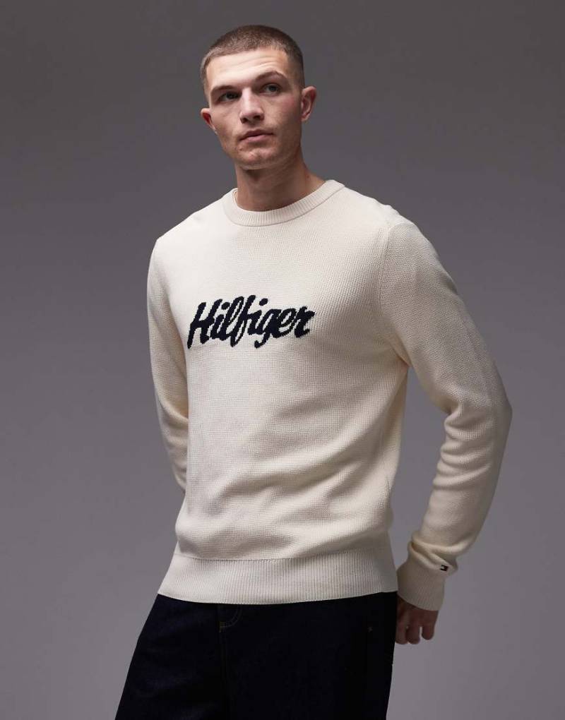 Tommy Hilfiger - in Creme mit großem, zentriertem Logo in Bubble-Schrift-Weiß von Tommy Hilfiger