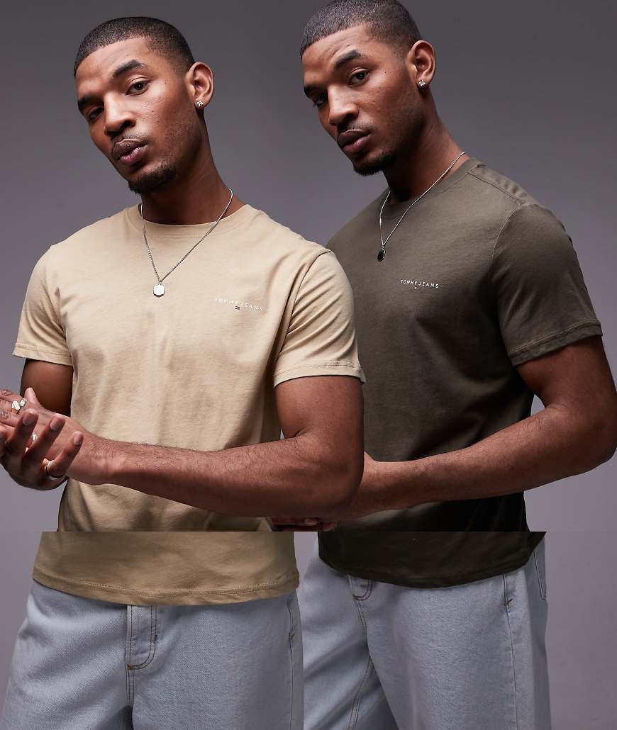 Tommy Jeans - 2er-Pack T-Shirts in Khaki und Beige mit linearem Logo-Bunt Tommy Jeans - 2er-Pack T-Shirts in Khaki und Beige mit linearem Logo-Bunt von Tommy Jeans