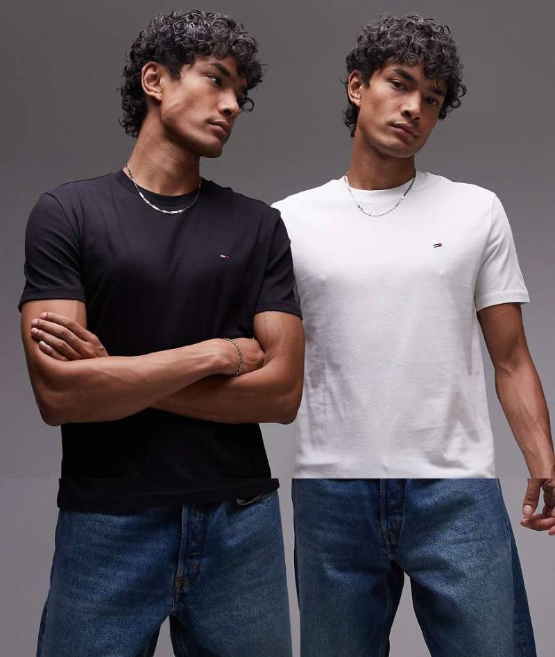 Tommy Jeans - 2er-Pack sehr schmal geschnittene T-Shirts in Schwarz und Weiß von Tommy Jeans