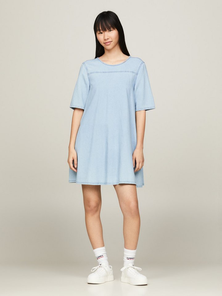 Tommy Jeans A-Linien-Kleid TJW CHAMBRAY A-LINE SS DRESS EXT mit Tommy Jeans Flagge von Tommy Jeans