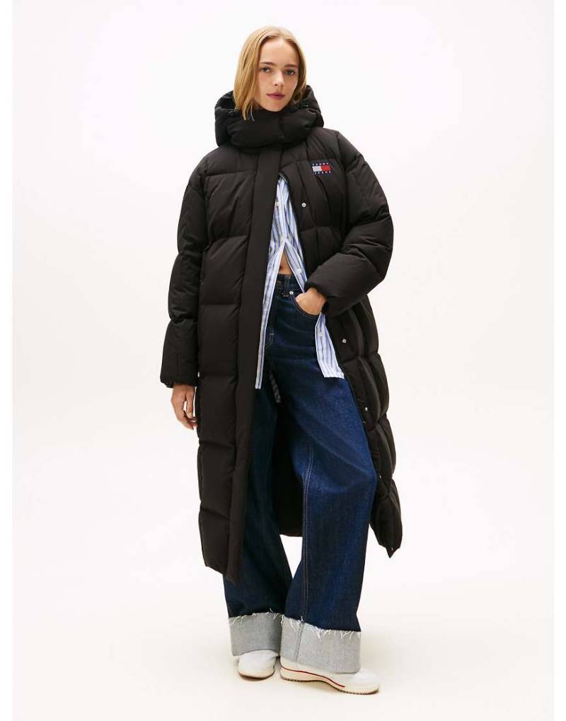 Tommy Jeans - Alaska - Wasserabweisender Longline-Steppmantel in Schwarz von Tommy Jeans