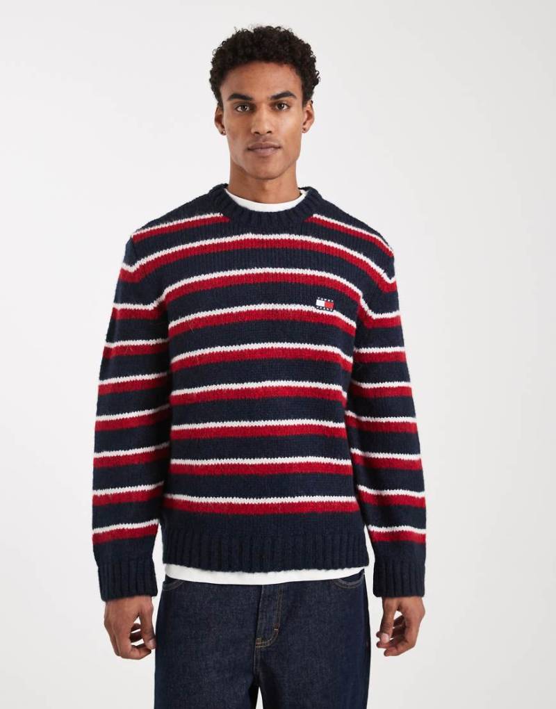 Tommy Jeans - Angerauter Pullover in Schwarz und Rot gestreift von Tommy Jeans