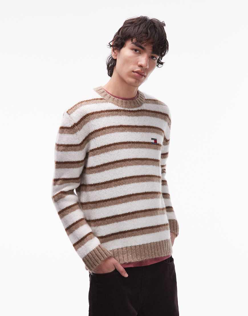 Tommy Jeans - Angerauter Pullover in Wollweiß und Beige gestreift Tommy Jeans - Angerauter Pullover in Wollweiß und Beige gestreift von Tommy Jeans