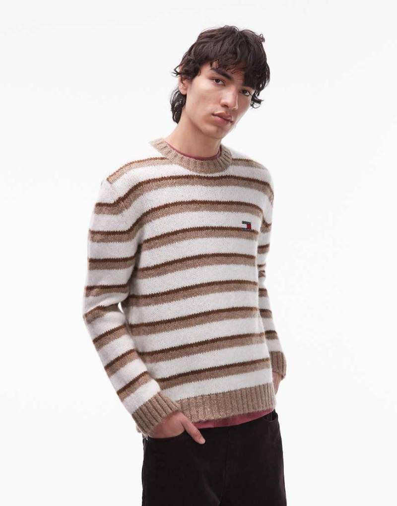 Tommy Jeans - Angerauter Pullover in Wollweiß und Beige gestreift Tommy Jeans - Angerauter Pullover in Wollweiß und Beige gestreift von Tommy Jeans