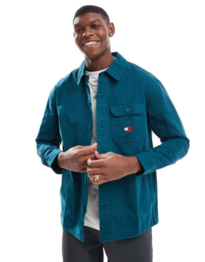 Tommy Jeans - Basic-Hemdjacke in Dunkelgrün von Tommy Jeans