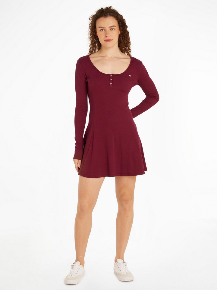 Tommy Jeans Blusenkleid TJW HENLEY FLARE DRESS mit Tommy Jeans Flagge von Tommy Jeans