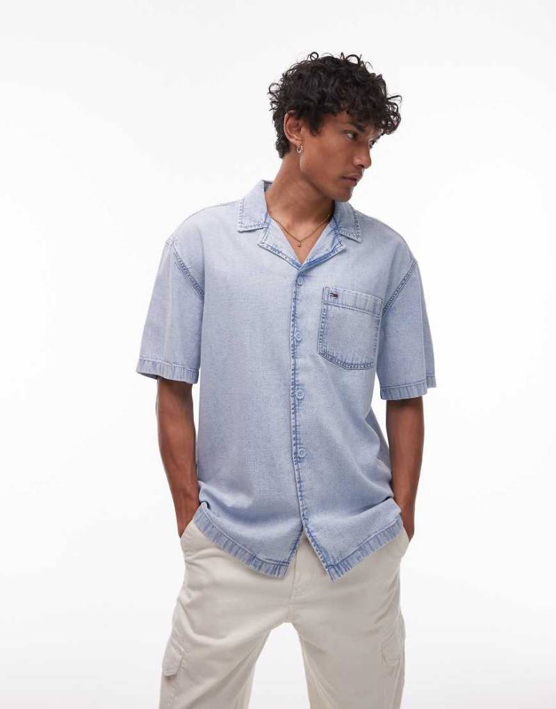 Tommy Jeans - Bowler-Jeanshemd in heller Waschung-Blau von Tommy Jeans