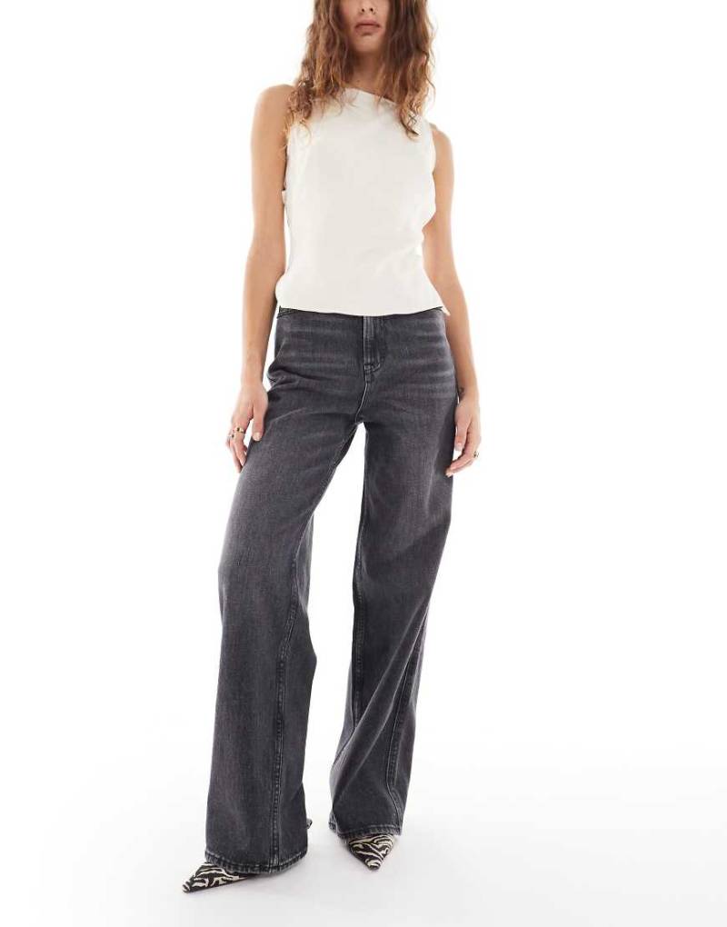 Tommy Jeans - Charlie - Jeans in Schwarz mit hohem Bund und weitem Bein von Tommy Jeans