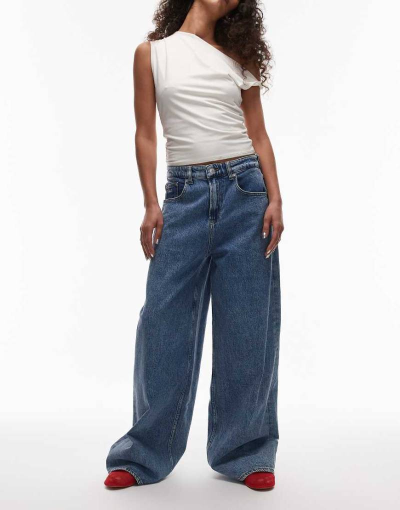 Tommy Jeans - Charlie - Locker sitzende Jeans in mittelblauer Waschung mit weitem Bein von Tommy Jeans