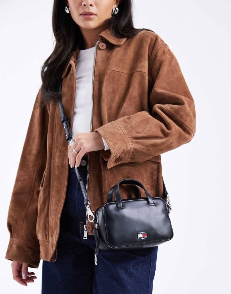 Tommy Jeans - City - Umhängetasche in Schwarz mit Tragegriff an der Oberseite von Tommy Jeans